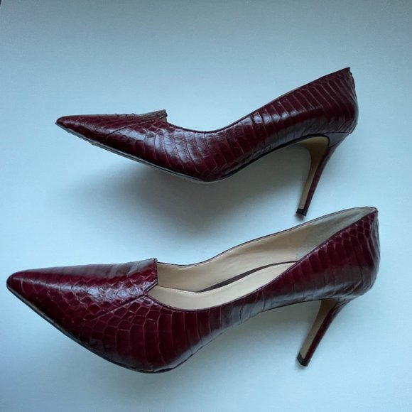 Vince Camuto Heels Pointy Toe Pumps Heels With Snake Print Plum Redish EUC - Picture 13 of 16